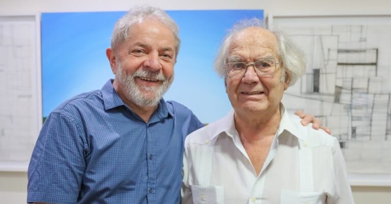Argentino defende Nobel para Lula, prêmio que recebeu em 1980