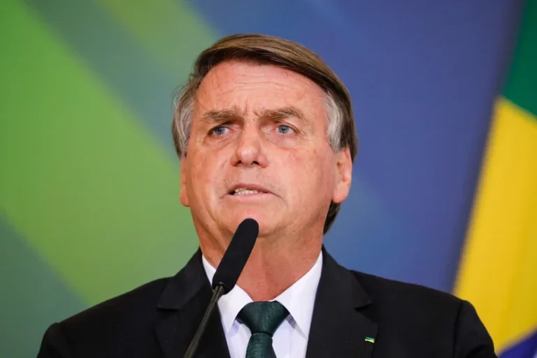 Bolsonaro estimula polarização entre os que valorizam a vida e os que querem salvar a economia