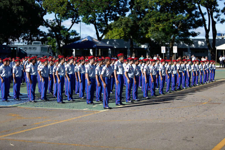 Escola Cívico-militar em Brusque?